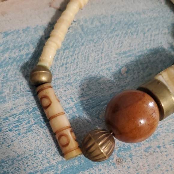 Elegant Vintage Cream and Brown Bone, wood, and brass Beaded Necklace - Picture 3 of 4